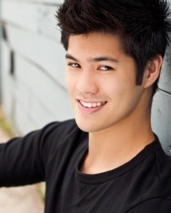 Росс Батлер фильмография, фото, биография - личная жизнь. Ross Butler