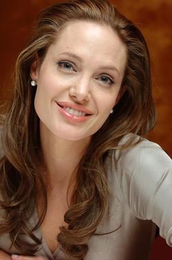 Анджелина Джоли - лучшая фотография в биографии и фильмографии.