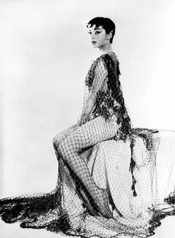 Одри Хепберн - лучшая фотография в биографии и фильмографии.