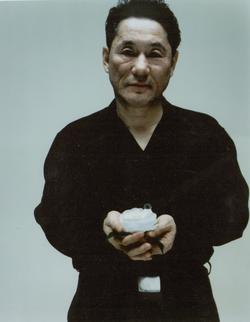 Такеши Китано - лучшая фотография в биографии и фильмографии.