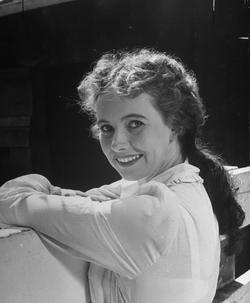 Тереза Райт - лучшая фотография в биографии и фильмографии.